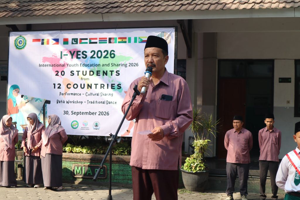 Kepala Madrasah Muhammad Ishom S.Pd memberikan arahan dan apresiasi